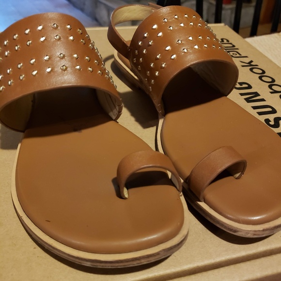 Michael Kors Shoes - Michael Kors Sonya Stud Thong Sandal Size 6 Michael Kors Shoes - Michael Kors Sonya Stud Thong Sandal Size 6
